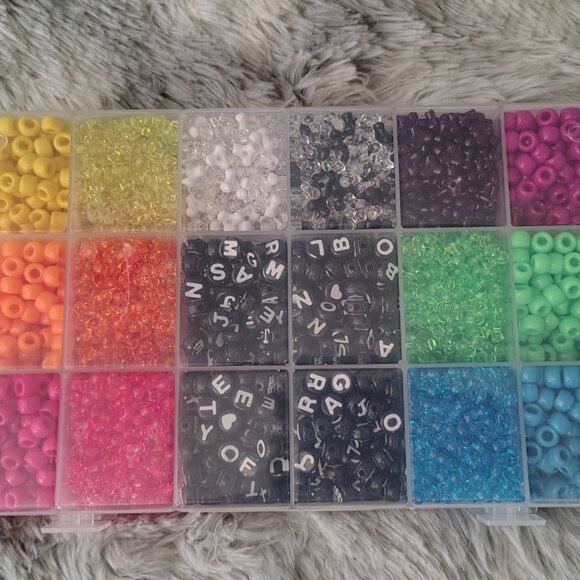 Hello Hobby - Bright & Sparkle Pony Bead Box - 2300 Pieces - Picture 8 of 9